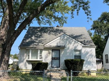 19650 W Chicago Street , Detroit, MI 48228