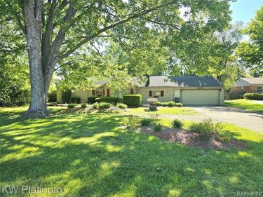 5860 John R Road , Troy, MI 48085