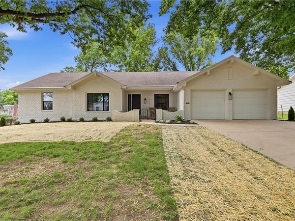 7523 W 98th Terrace, Overland Park, KS 66212