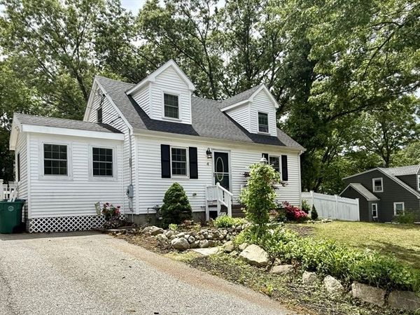 4 Robin Rd, Billerica, MA 01821