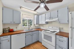 4950 Amberwood Lane photo 4