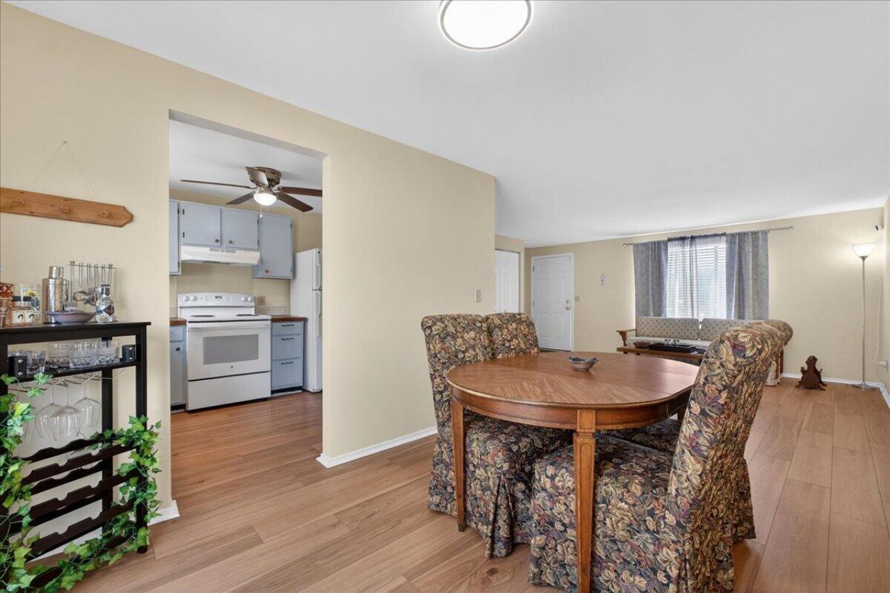 4950 Amberwood Lane Photo 6