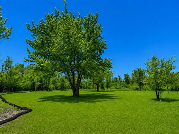 2516 W RANGE LINE TERRACE, Mequon, WI 53092