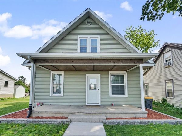 404 W 1st St, Mechanicsville, IA 52306