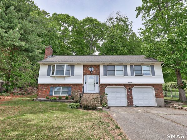 58 Oak Hollow, Waterbury, CT 06708