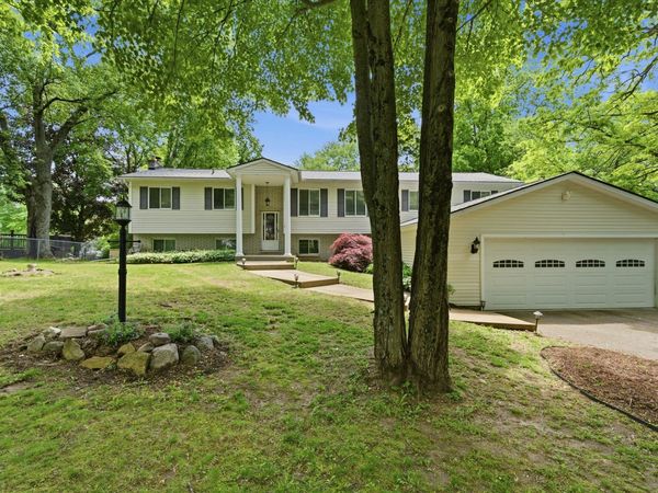 2639 Kathleen Drive, Brighton, MI 48114