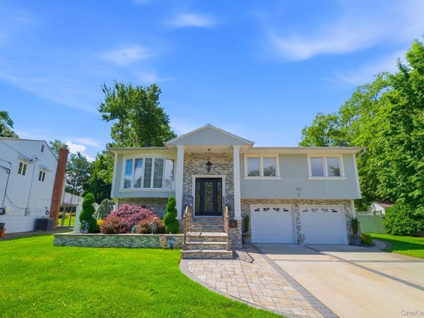7 Dunhill Road , Manhasset Hills, NY 11040