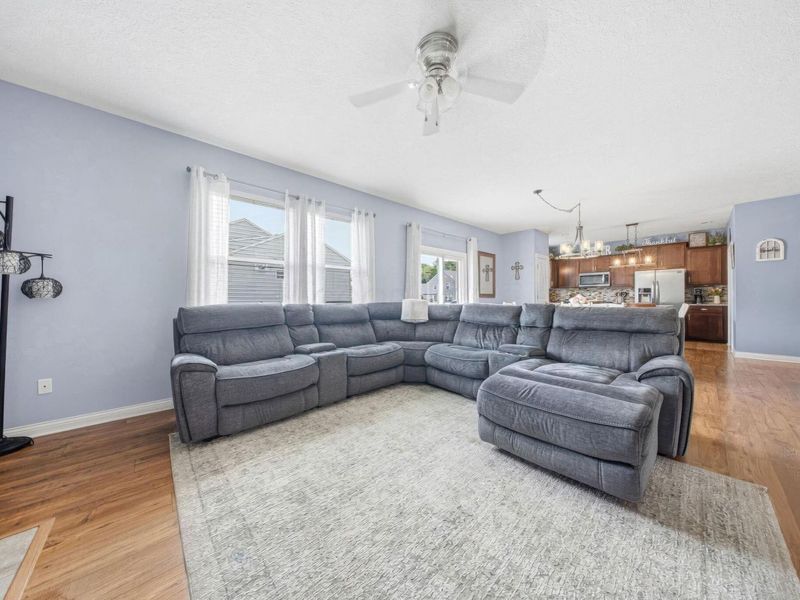 2100 Emmys Way, Columbus, OH 43228 Photo 13