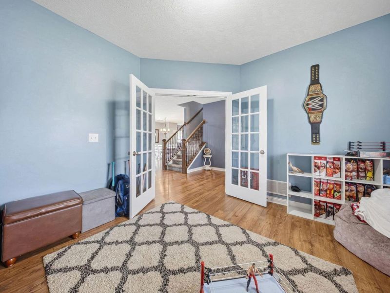 2100 Emmys Way, Columbus, OH 43228 Photo 8
