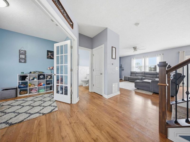 2100 Emmys Way, Columbus, OH 43228 Photo 9