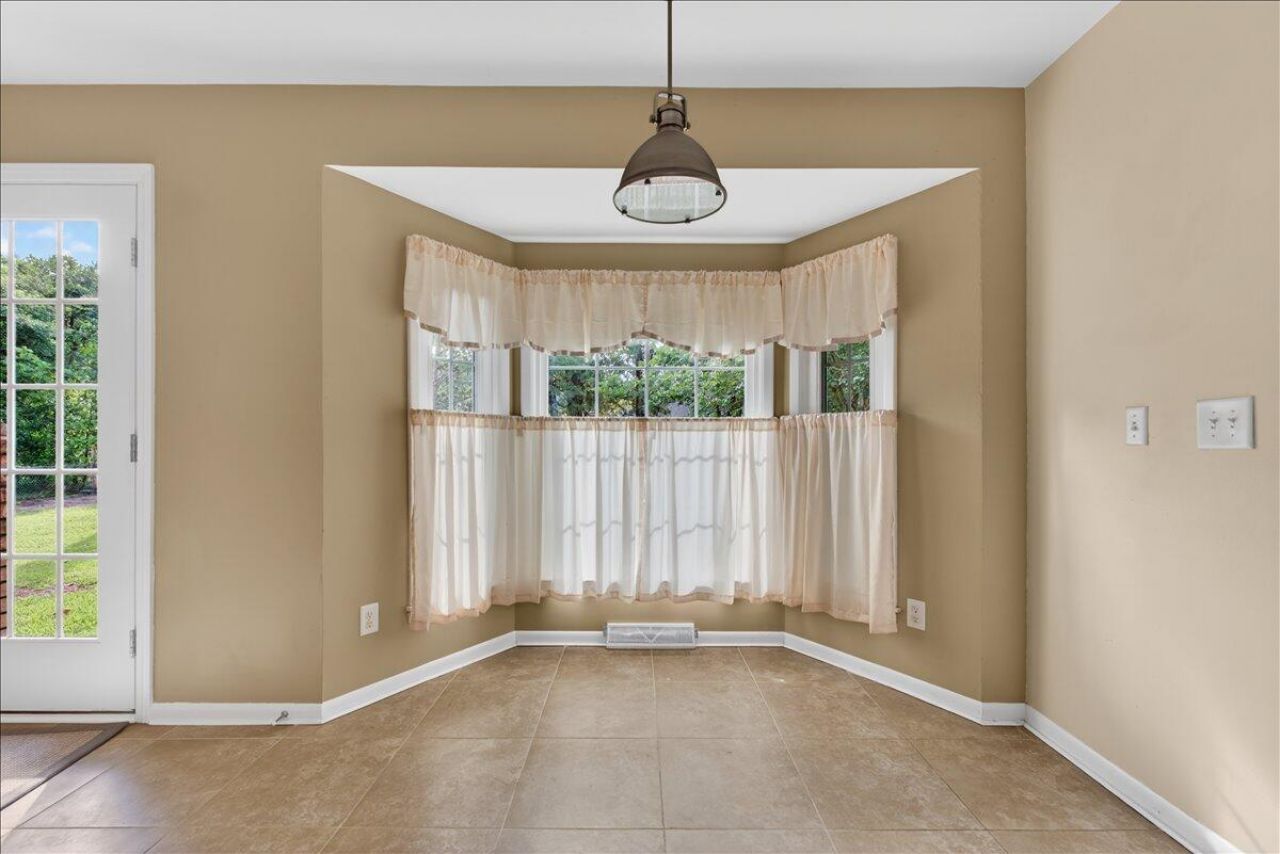 121 Three Wood Lane Photo 14