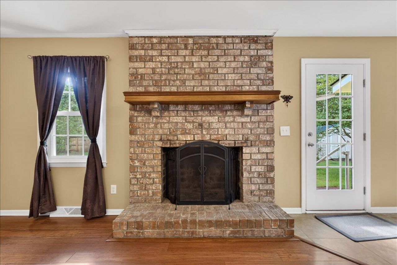 121 Three Wood Lane Photo 17