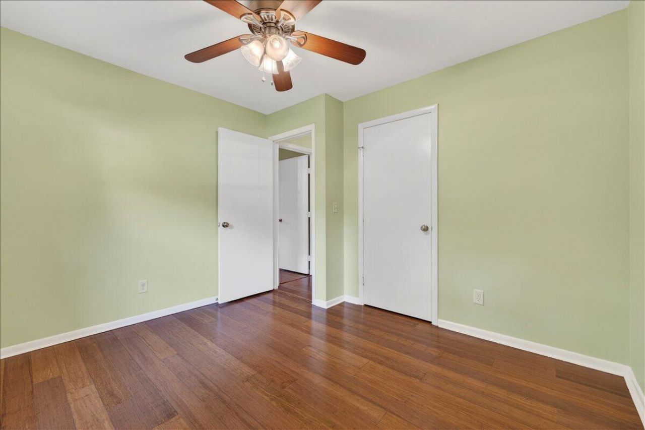 121 Three Wood Lane Photo 20