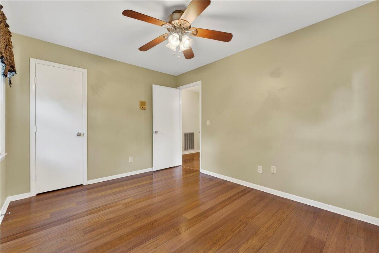 121 Three Wood Lane Photo 22