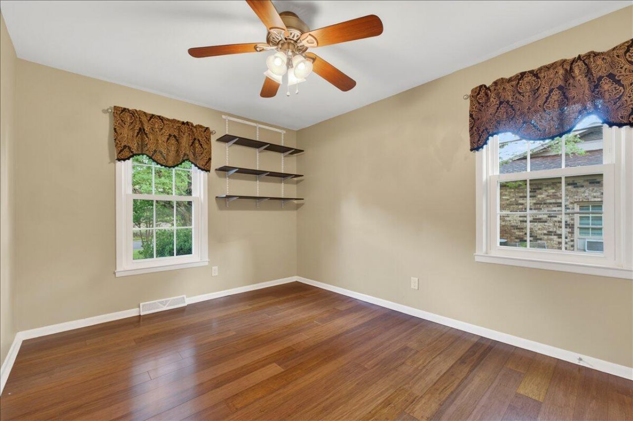 121 Three Wood Lane Photo 23