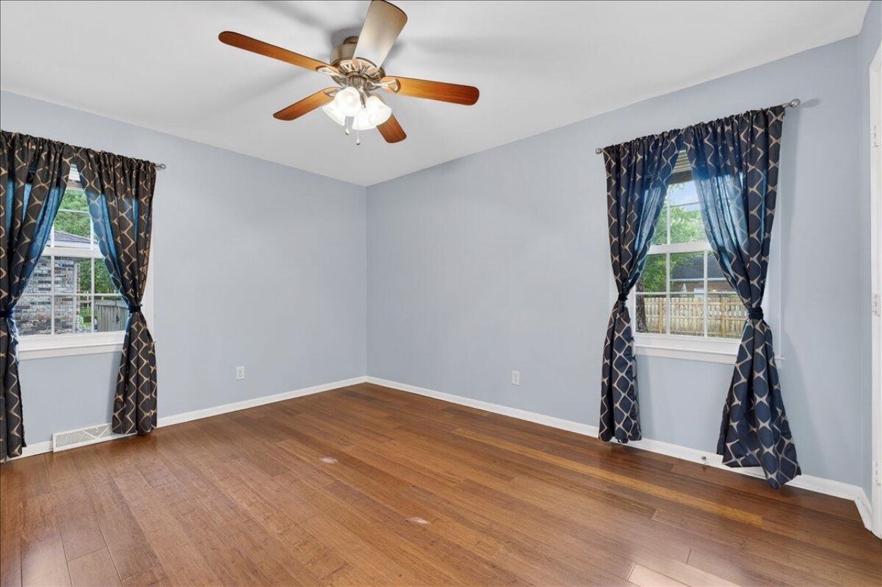 121 Three Wood Lane Photo 28