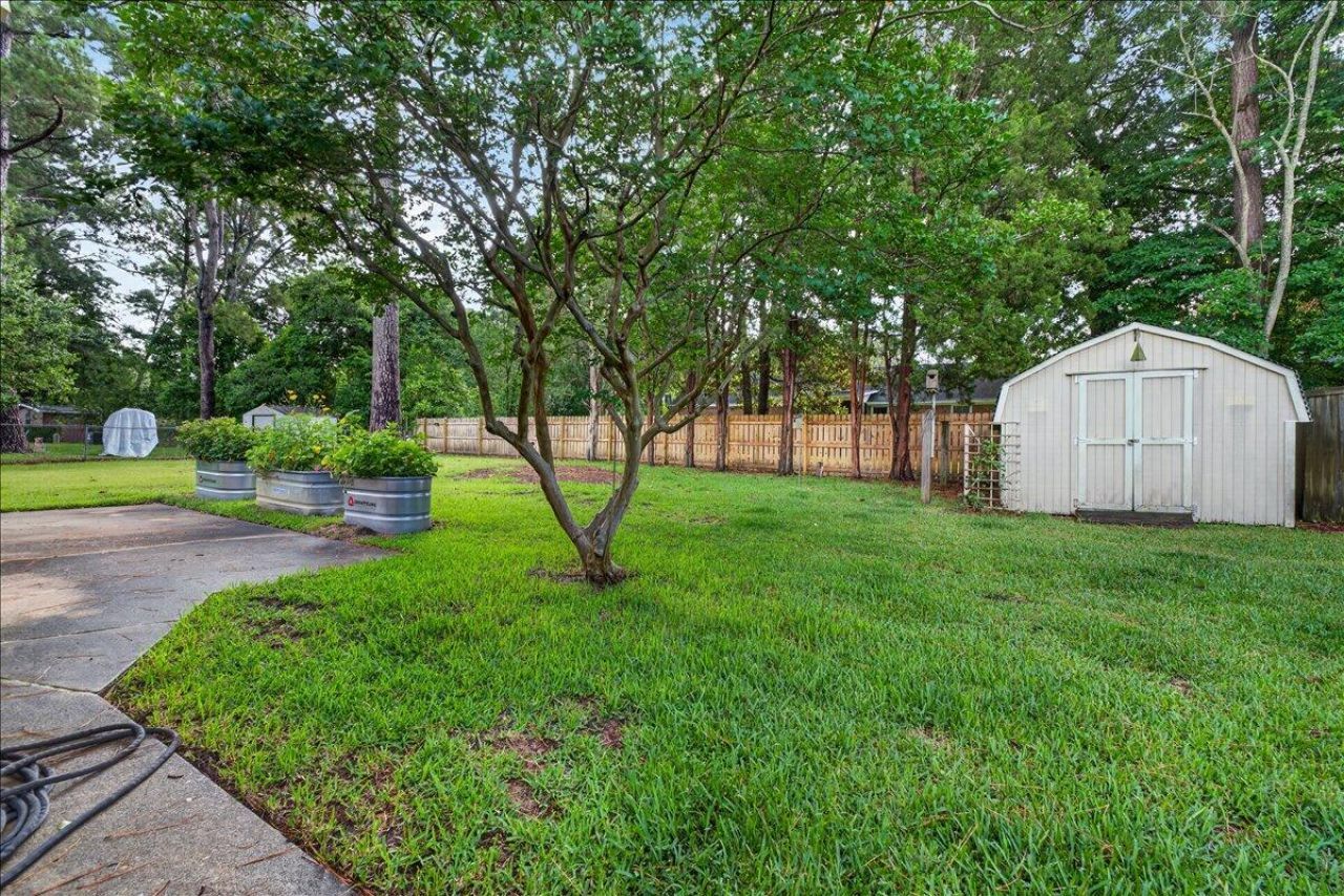 121 Three Wood Lane Photo 29
