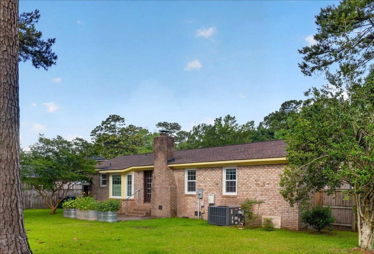 121 Three Wood Lane Photo 31