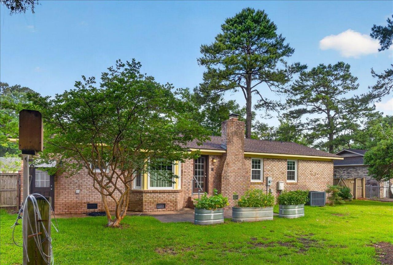 121 Three Wood Lane Photo 32