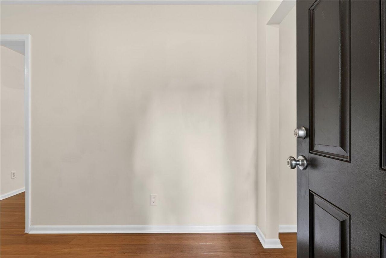 121 Three Wood Lane Photo 4