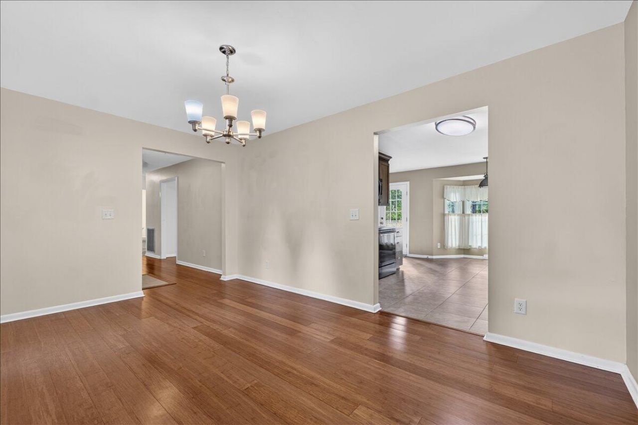 121 Three Wood Lane Photo 7