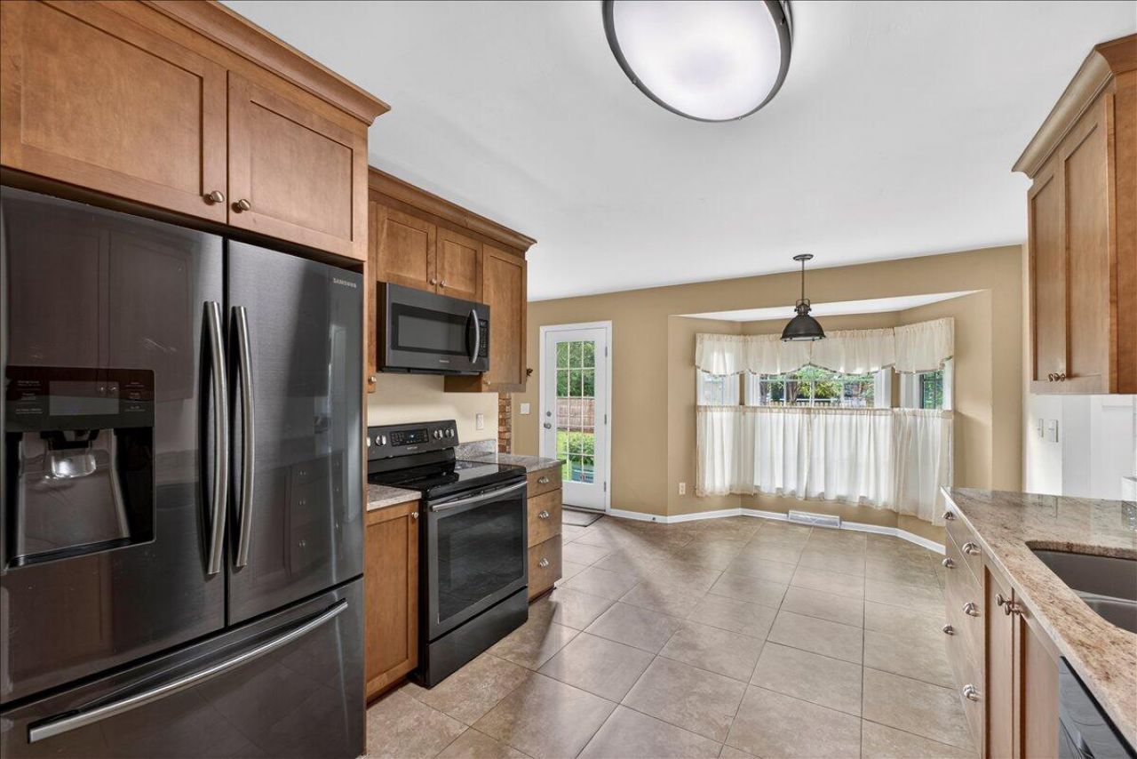 121 Three Wood Lane Photo 8