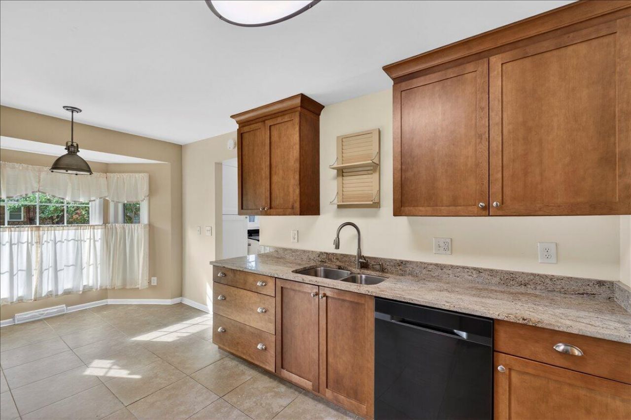 121 Three Wood Lane Photo 9