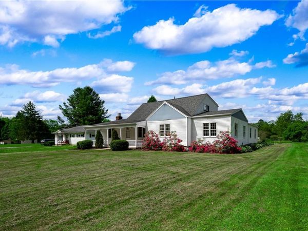 19 George Junior Road, Grove City, PA 16127