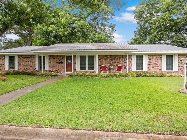 1002 S Lide Avenue , Mount Pleasant, TX 75455