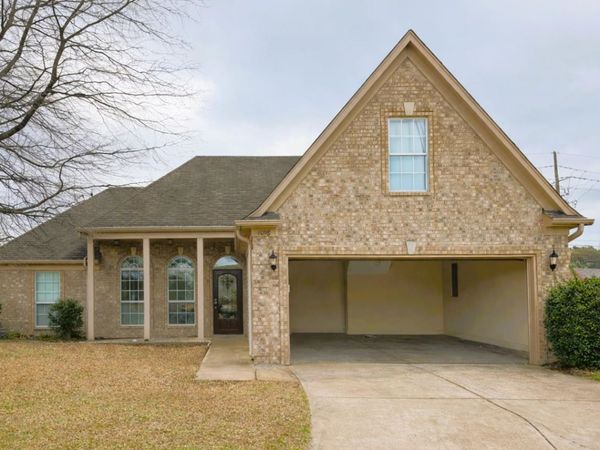6098 RAVENWOOD LAKE E DR, Horn Lake, MS 38637