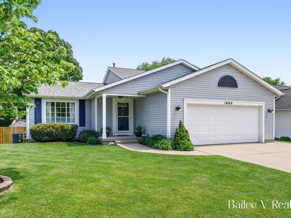 1660 Simmons Avenue NE, Grand Rapids, MI 49505