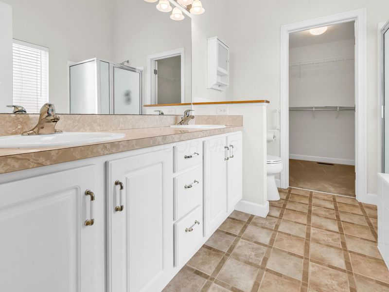 1010 Laketree Court W, Westerville, OH 43081 Photo 38