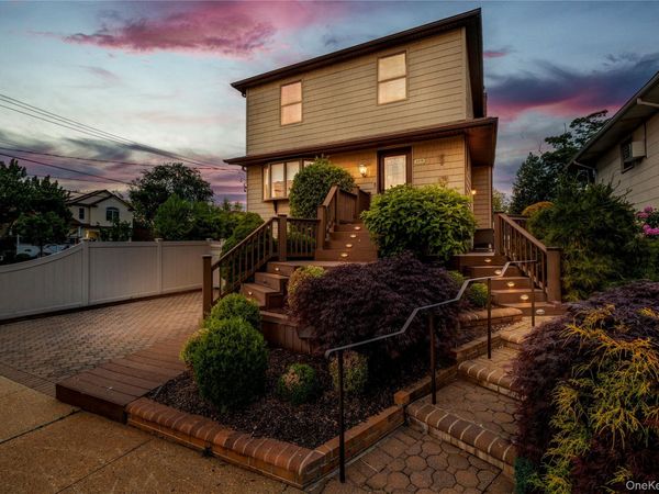 2575 Bayview Avenue , Wantagh, NY 11793