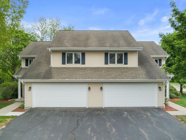 1057 Fleetfoot Dr, Waukesha, WI 53186
