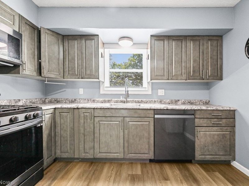 10960 Easton Street NE, Alliance, OH 44601 Photo 10