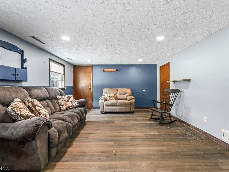 10960 Easton Street NE, Alliance, OH 44601 Photo 13