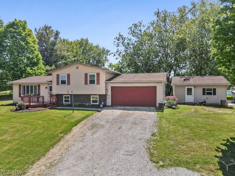 10960 Easton Street NE, Alliance, OH 44601 Photo 2