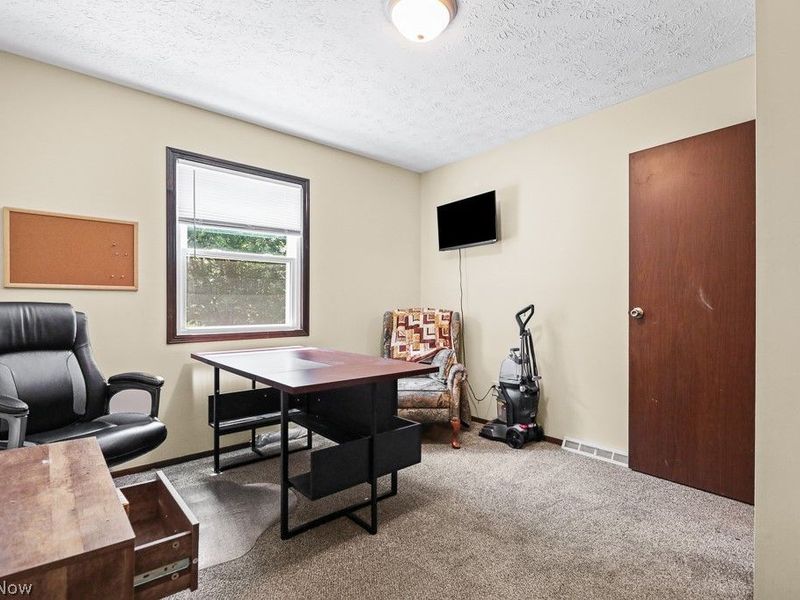 10960 Easton Street NE, Alliance, OH 44601 Photo 22