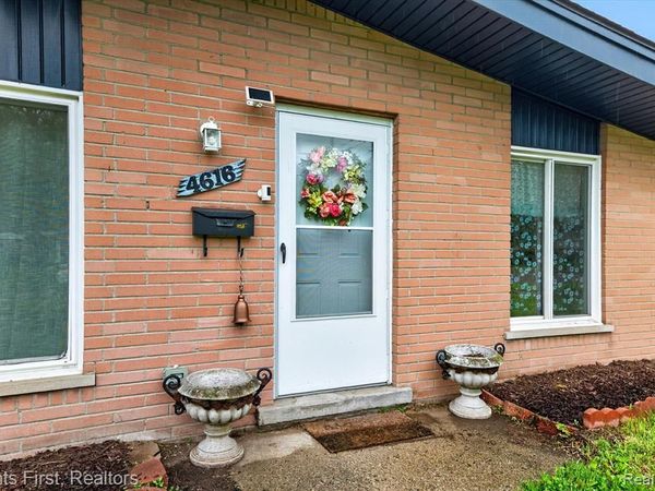 4616 Hayes Street , Wayne, MI 48184