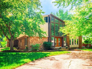 8027 Berkshire Drive, Grosse Ile Twp, MI 48138