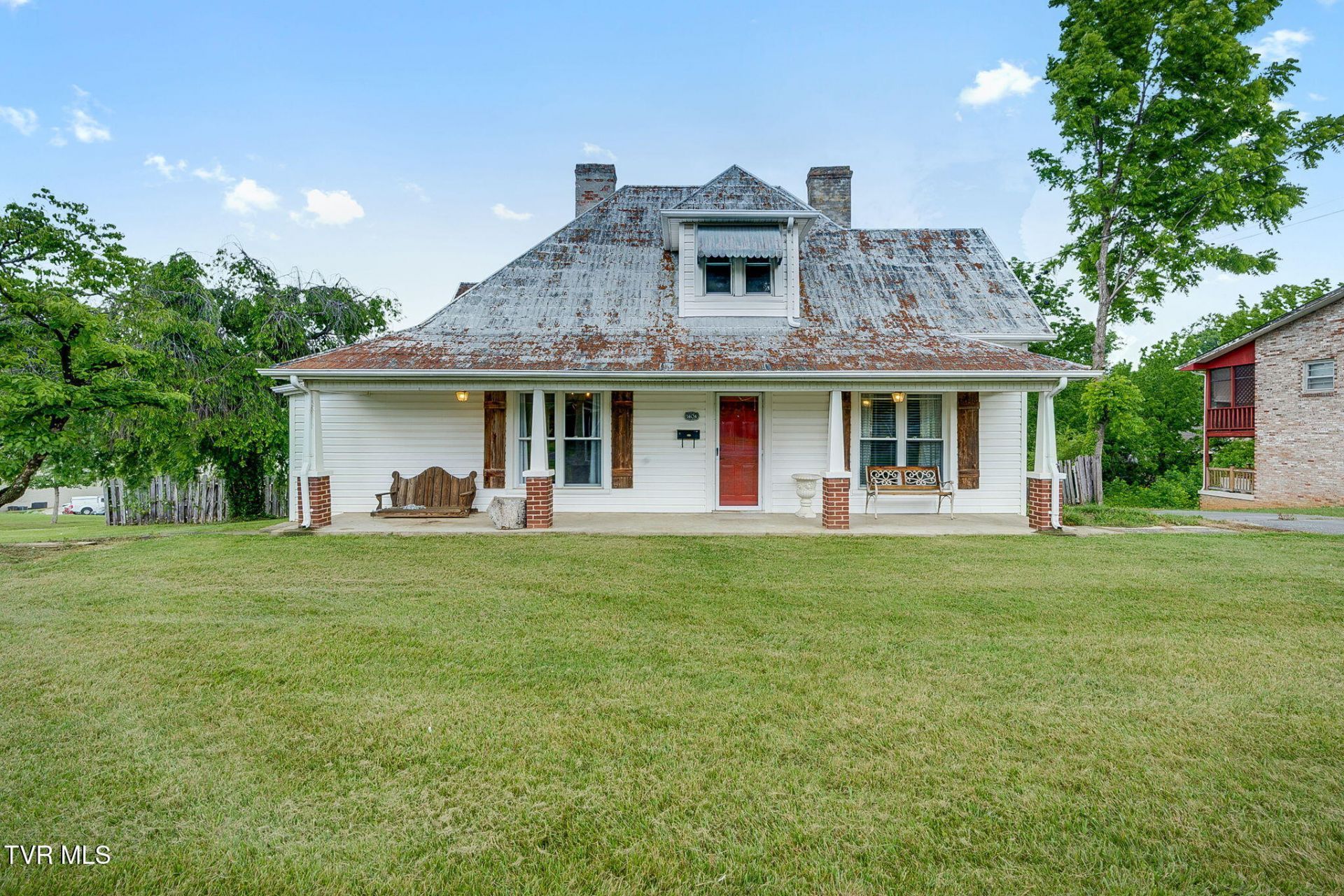 1404 Skyline Drive, Johnson City, TN 37604 Main Photo