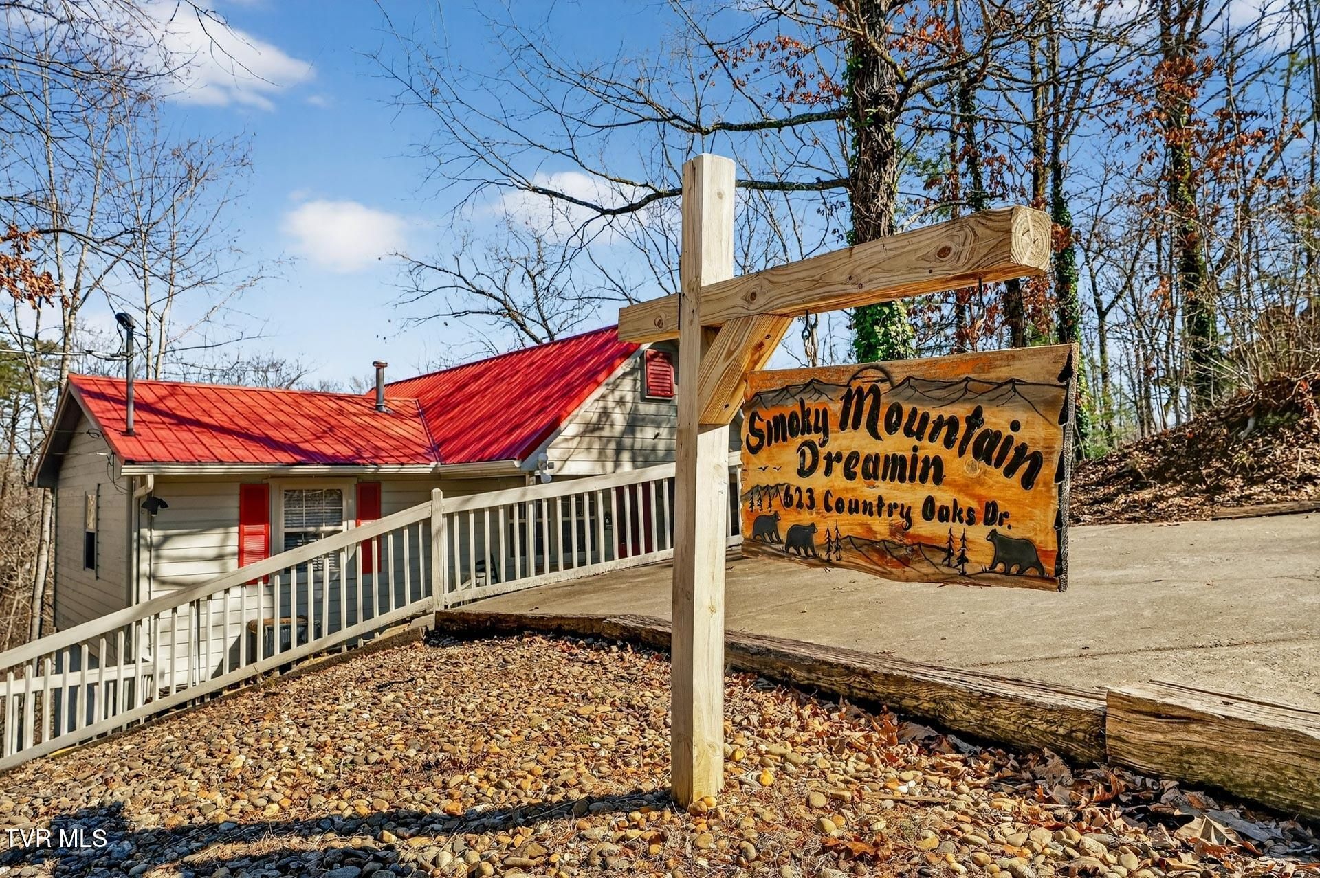 623 Country Oaks Drive, Pigeon Forge, TN 37863 Main Photo