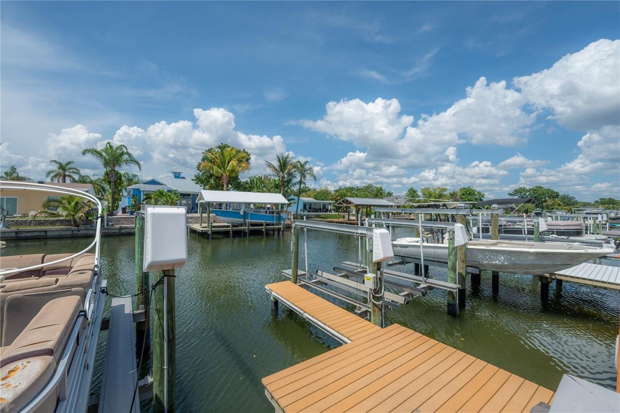 8757 Bay Pointe Drive, Tampa, FL 33615 Photo