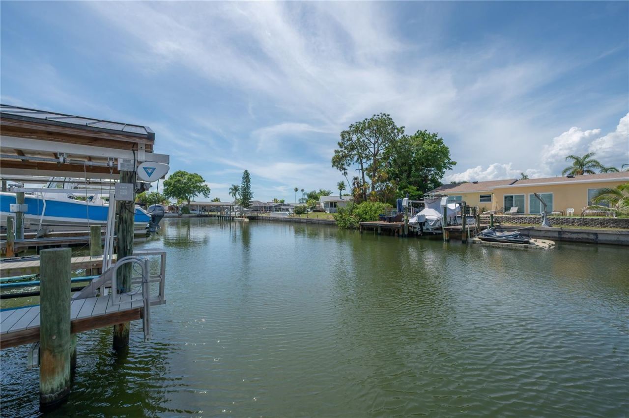 8757 Bay Pointe Drive, Tampa, FL 33615 Photo