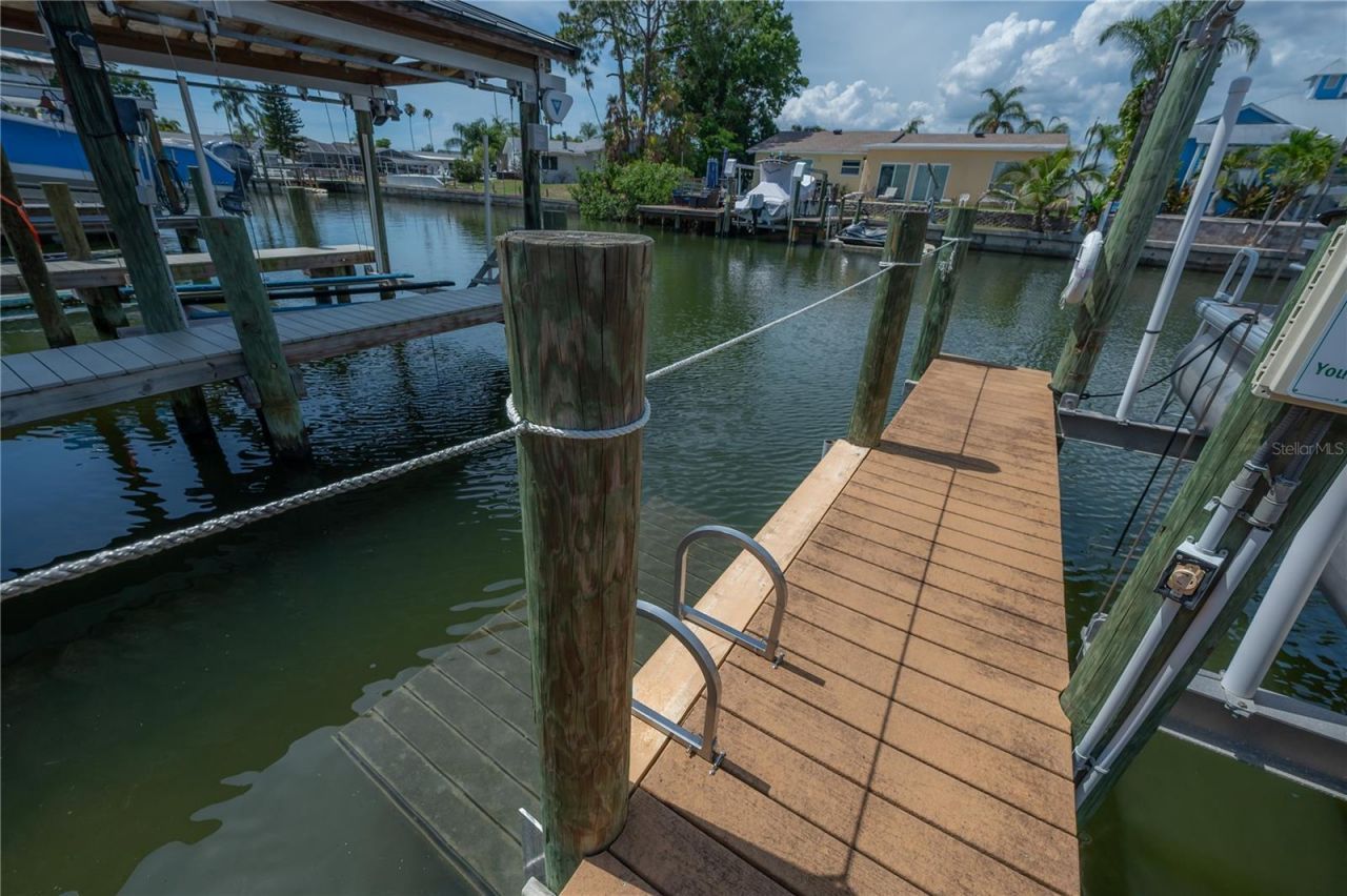 8757 Bay Pointe Drive, Tampa, FL 33615 Photo