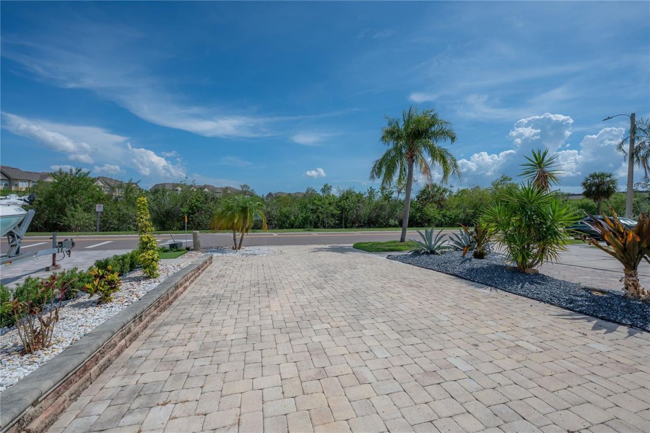 8757 Bay Pointe Drive, Tampa, FL 33615 Photo