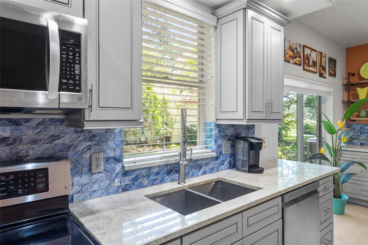6662 Oakbrooke Circle, Bradenton, FL 34202 Photo