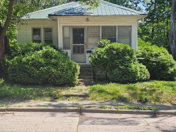 402 S Johnson Avenue , Urbana, IL 61801
