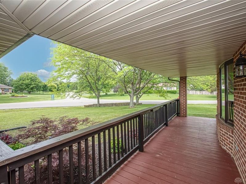 40 Lakengren Drive, Eaton, OH 45320 Photo 2