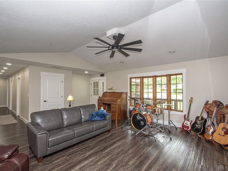 40 Lakengren Drive, Eaton, OH 45320 Photo 9